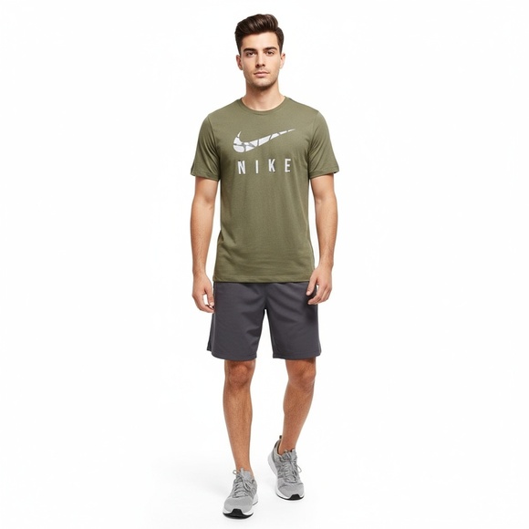 Nike Run Division T Shirt Mens Size Medium Khaki Cracked Swoosh Athleisure - Picture 1 of 5